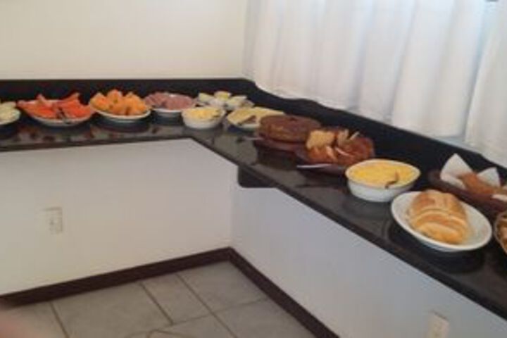Dining 8 of 23