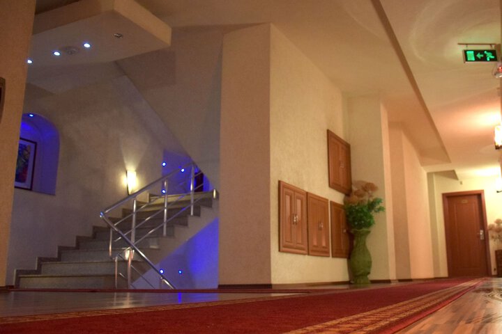 Ballroom/Hall 68 of 84
