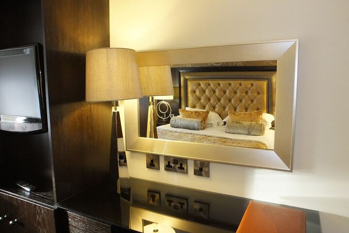 Room 4 of 52