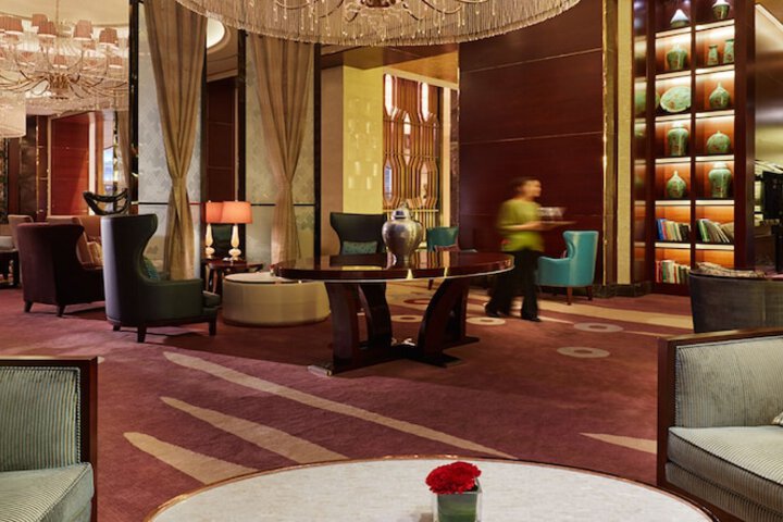 Lounge 45 of 49