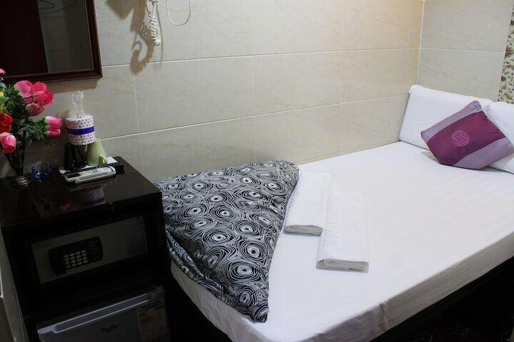 Room 13 of 42