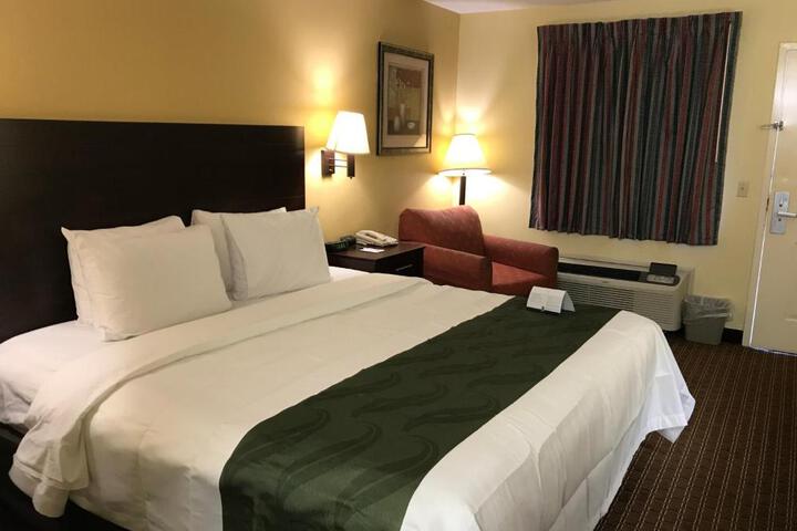 1 King Bed (5 of 6)