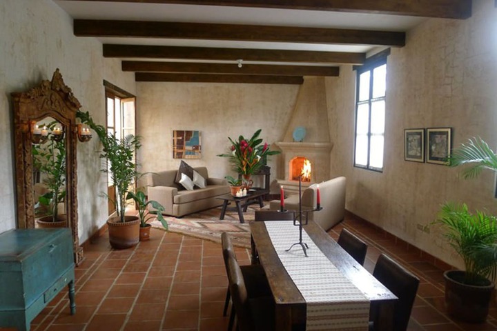 Room 5 of 9