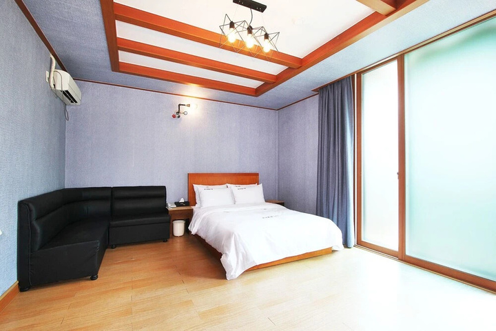 Room 2 of 18
