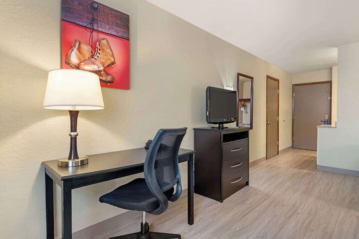1 King Bed First Floor Microwave and Refrigerator WiFi Full Breakfast (7 of 26)