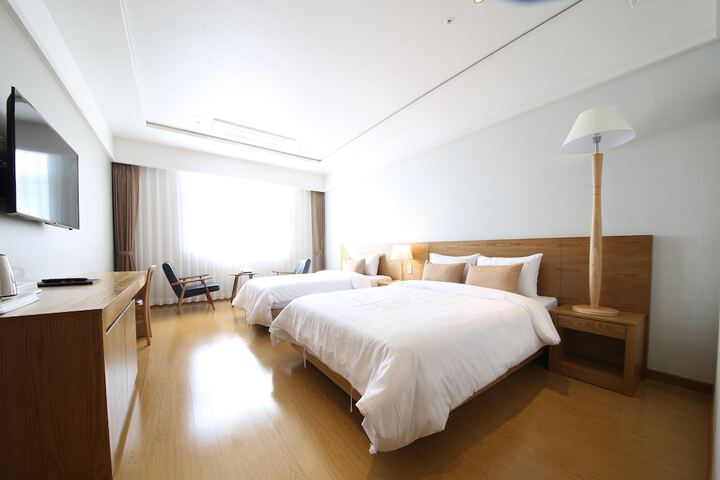 Room 16 of 34