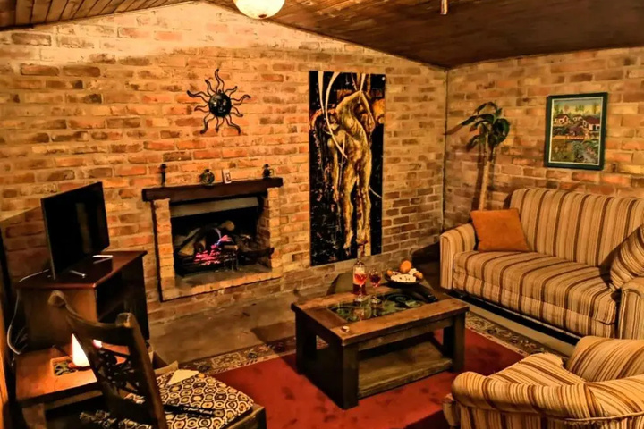Room 11 of 19