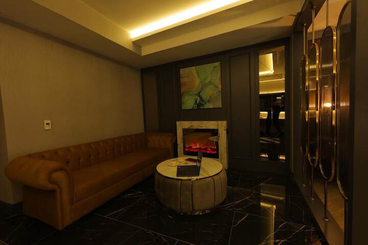 Room 24 of 76
