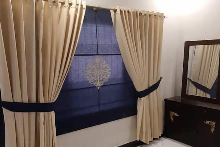 Room 4 of 9