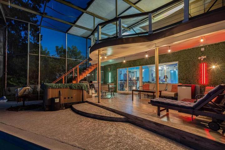 Spacious Lakefront House with Pool Hottub, &  Boating in Orlando, FL