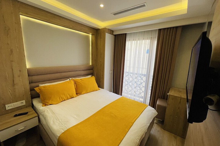 Room 8 of 34