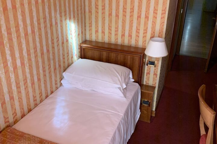 Room 3 of 19