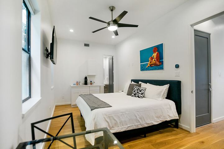 Room 4 of 61