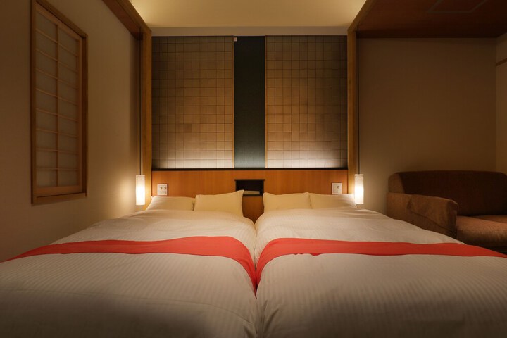 Room 4 of 72