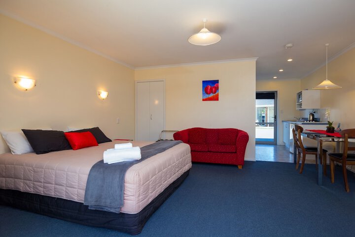 Room 3 of 70