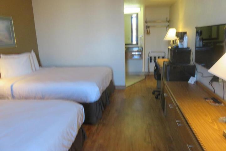 Pet Friendly 2 Queen Beds (6 of 14)