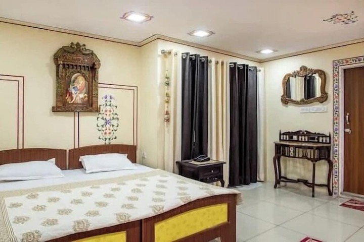 Room 4 of 14