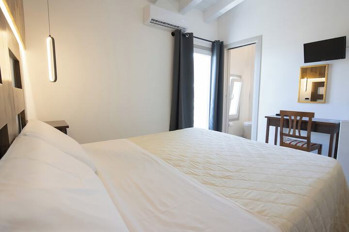 Room 10 of 82