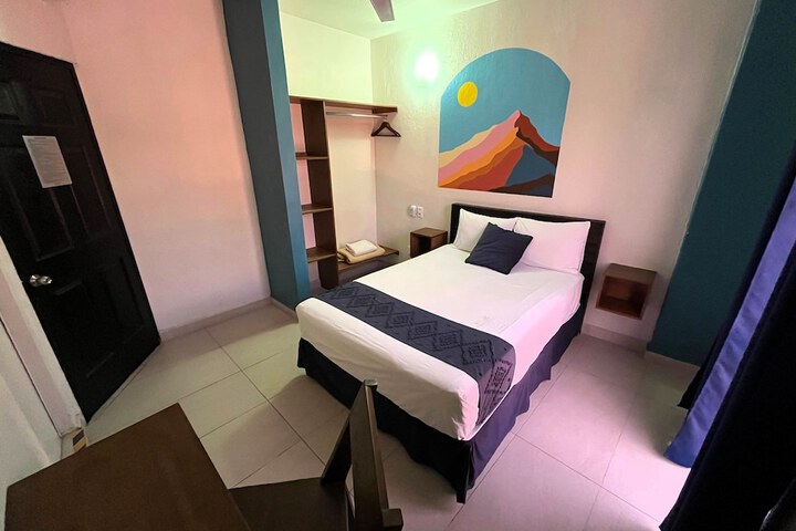 Room 12 of 33