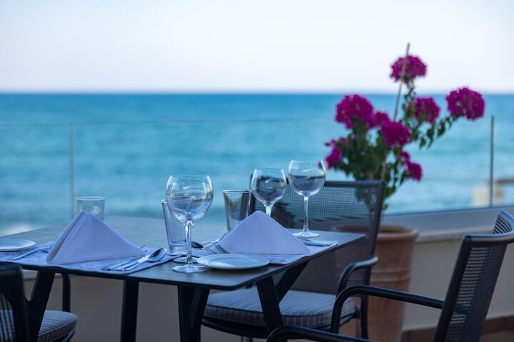 Dining 99 of 136