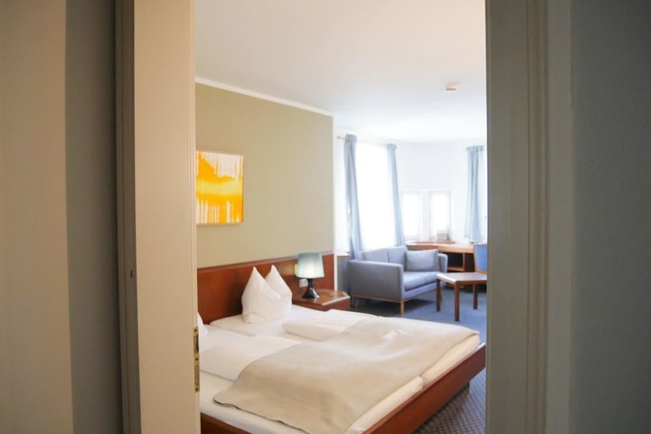 Room 6 of 35
