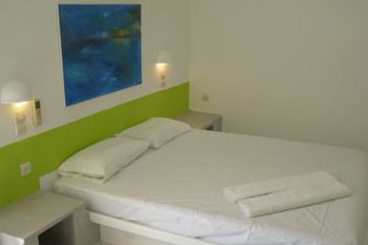Room 4 of 17