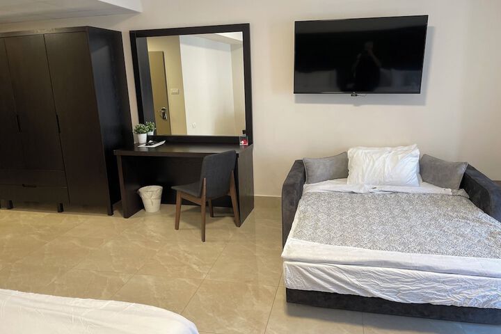 Room 42 of 243
