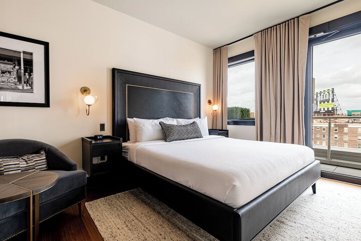 Room 73 of 341
