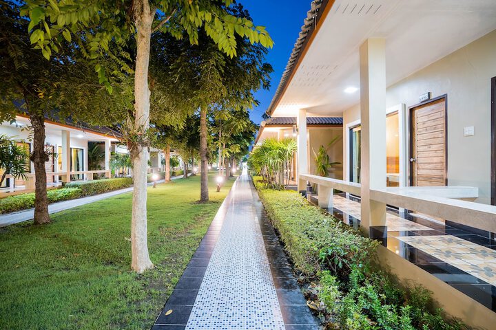 Hotel Exterior 60 of 60