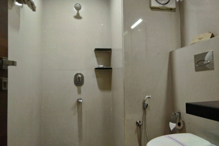 Room 13 of 18