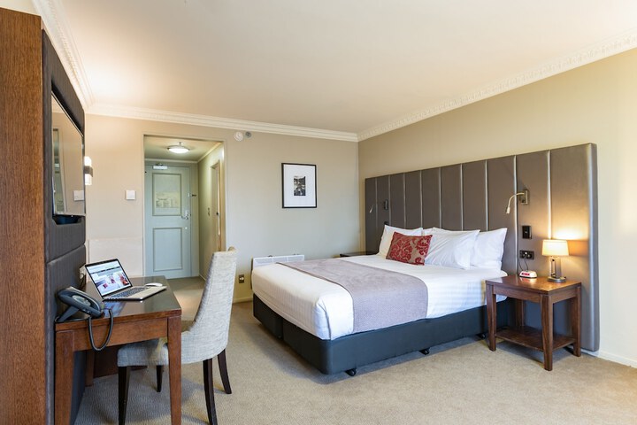 Room 27 of 73