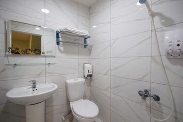 Room 2 of 30