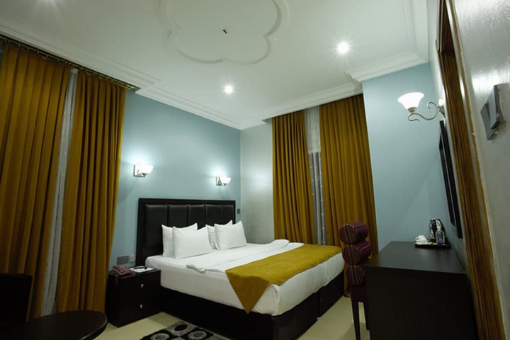 Room 8 of 18