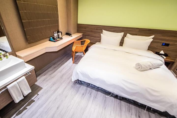 Room 16 of 31