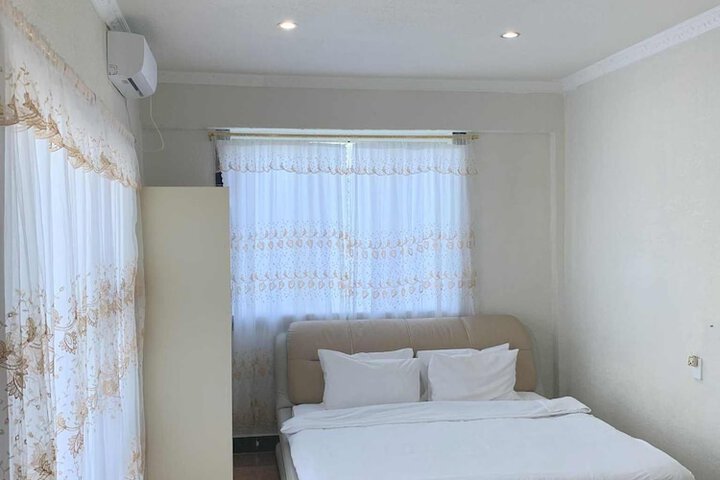 Room 5 of 19
