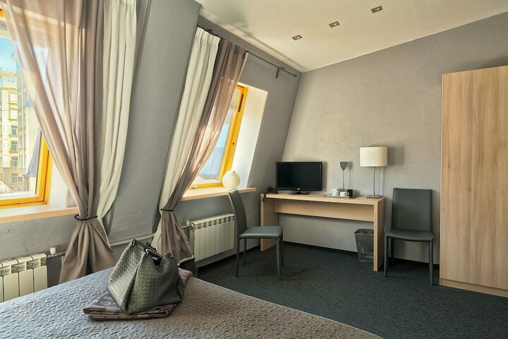 Room 4 of 50