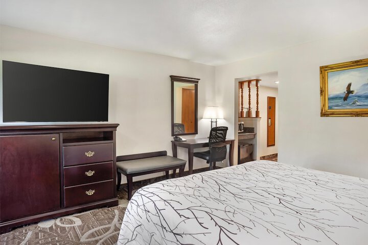 Room 9 of 62
