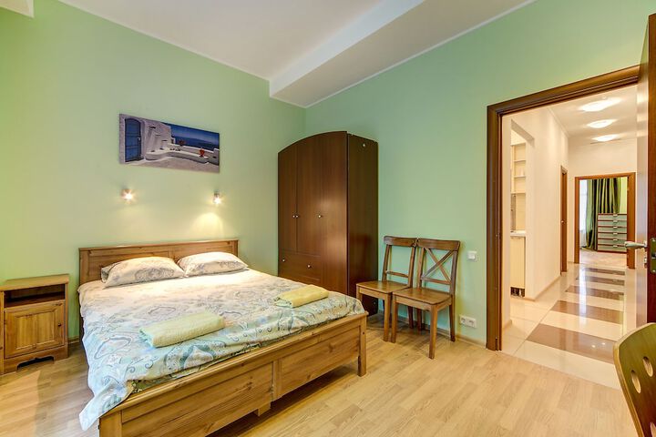 Room 12 of 34