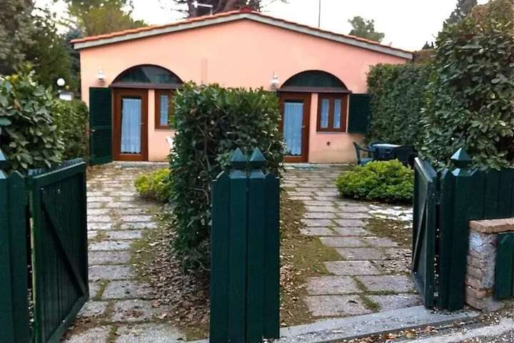 Hotel 37 of 49