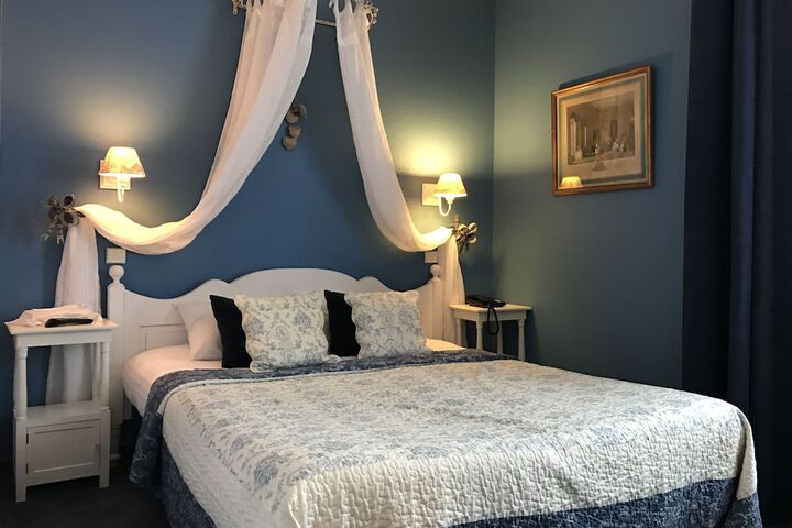 Room 10 of 36
