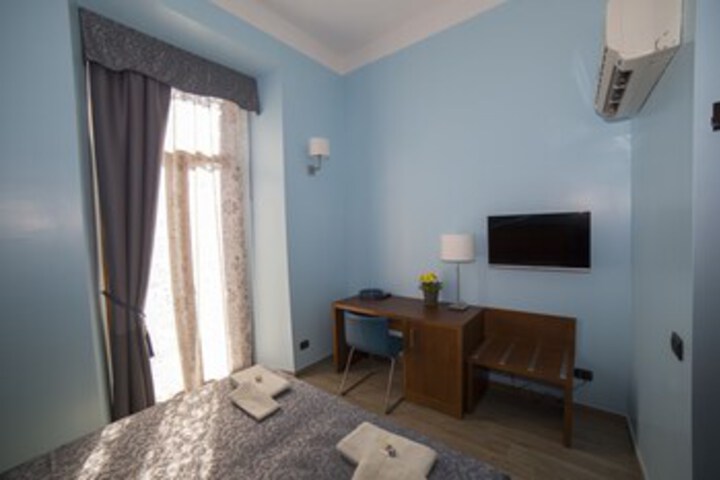 Room 15 of 37