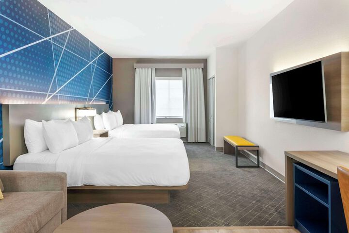 1 King Bed Suite (13 of 15)
