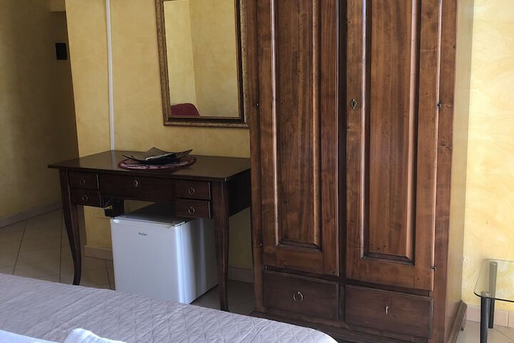 Room 35 of 53