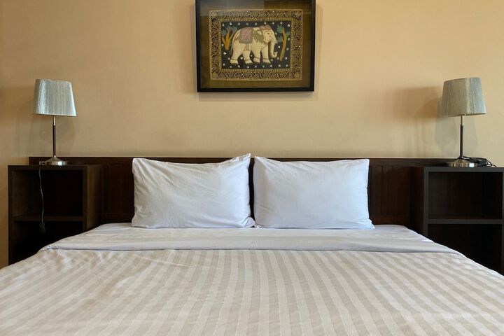 Room 10 of 28