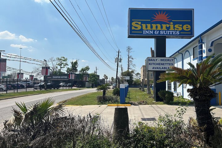 Sunrise Inn & Suites