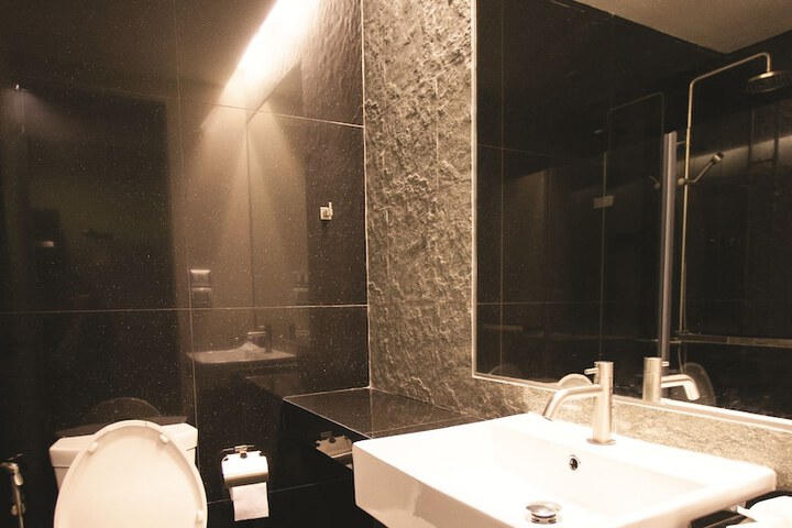 Room 9 of 20