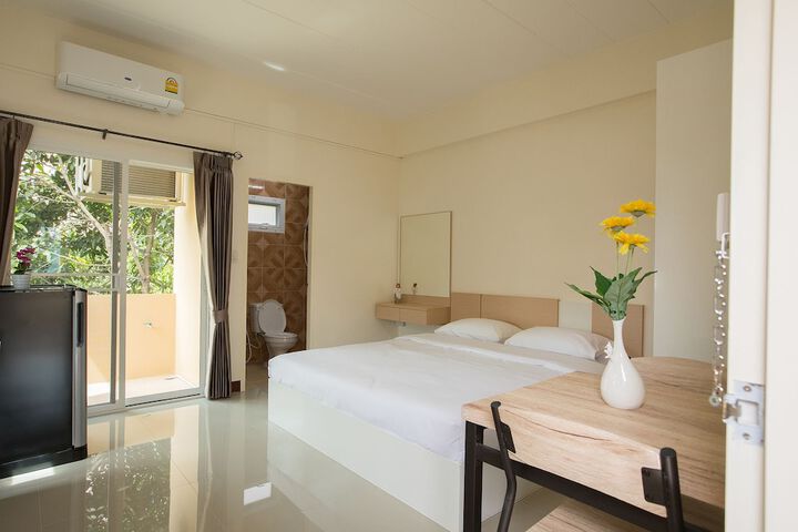 Room 6 of 9