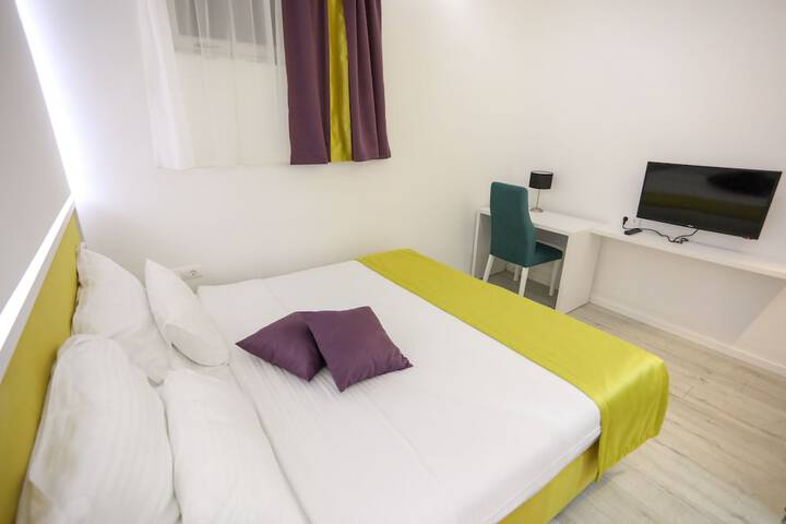 Room 9 of 21