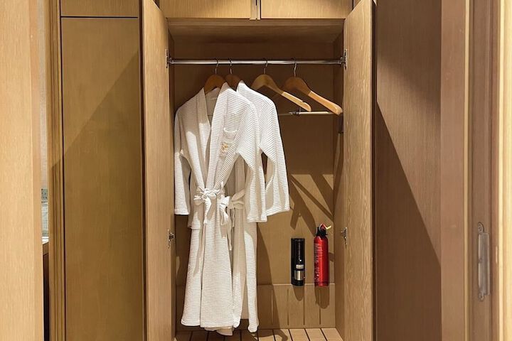 Room 37 of 59