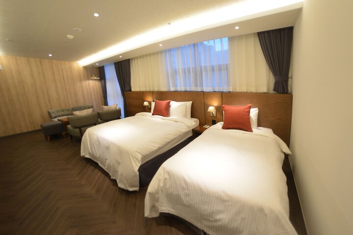 Room 9 of 24
